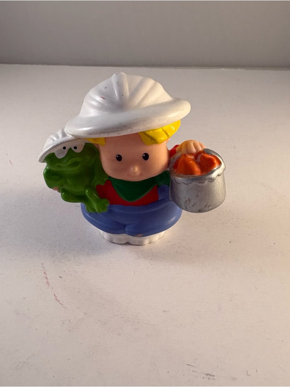 Fisher Price Little People White Safari Eddie Safari Hat Frog Hat Bucket Pail